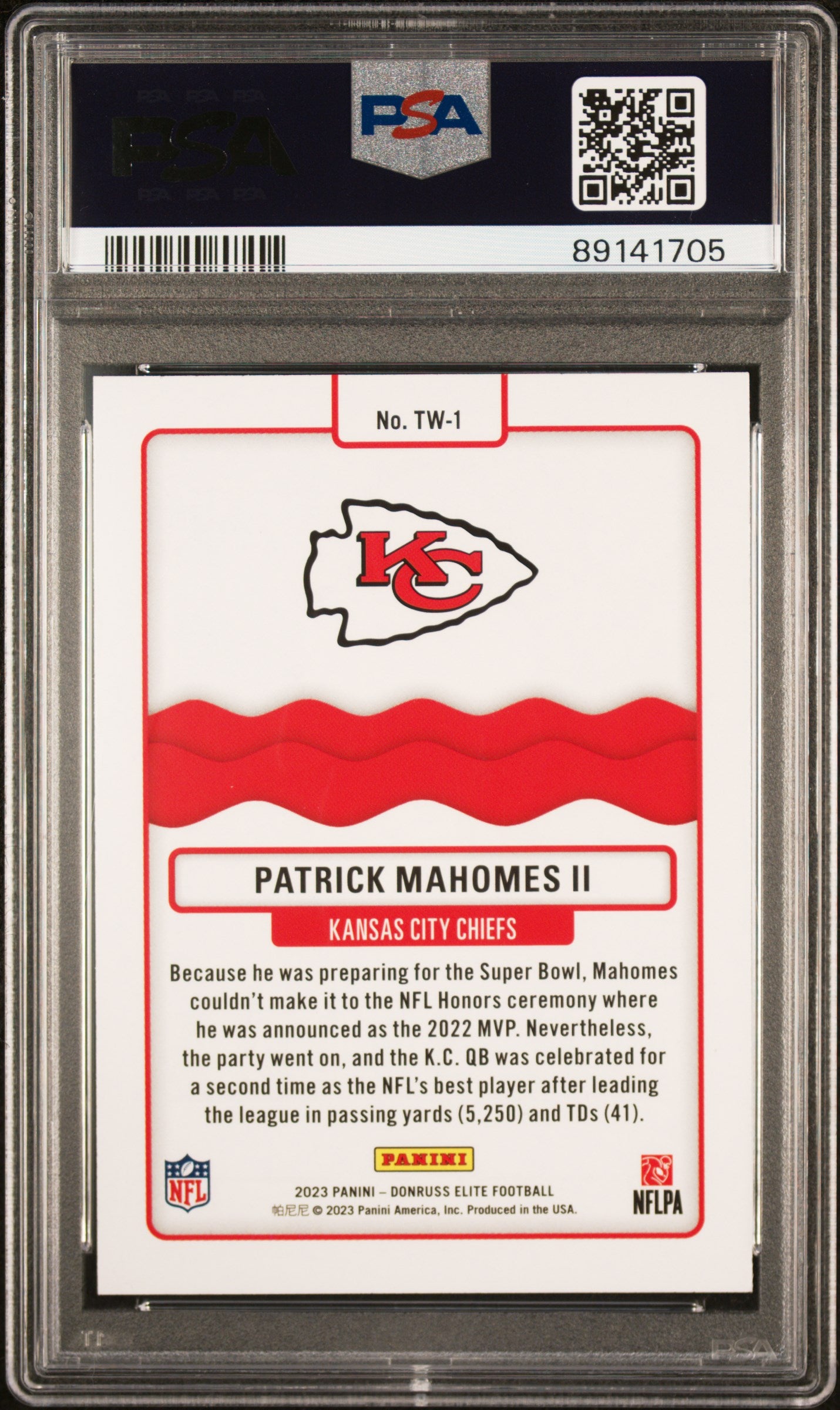 2023 Panini Donruss Elite Title Waves Patrick Mahomes II #TW1 Green PSA 8
